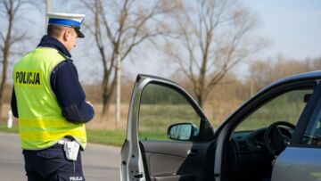 Katowice: dwa zgłoszenia, dwie pijane osoby za kółkiem