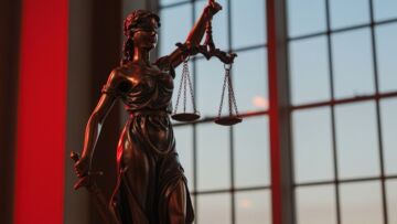 Katowice: pięć osób oskarżonych o oszustwa bankowe